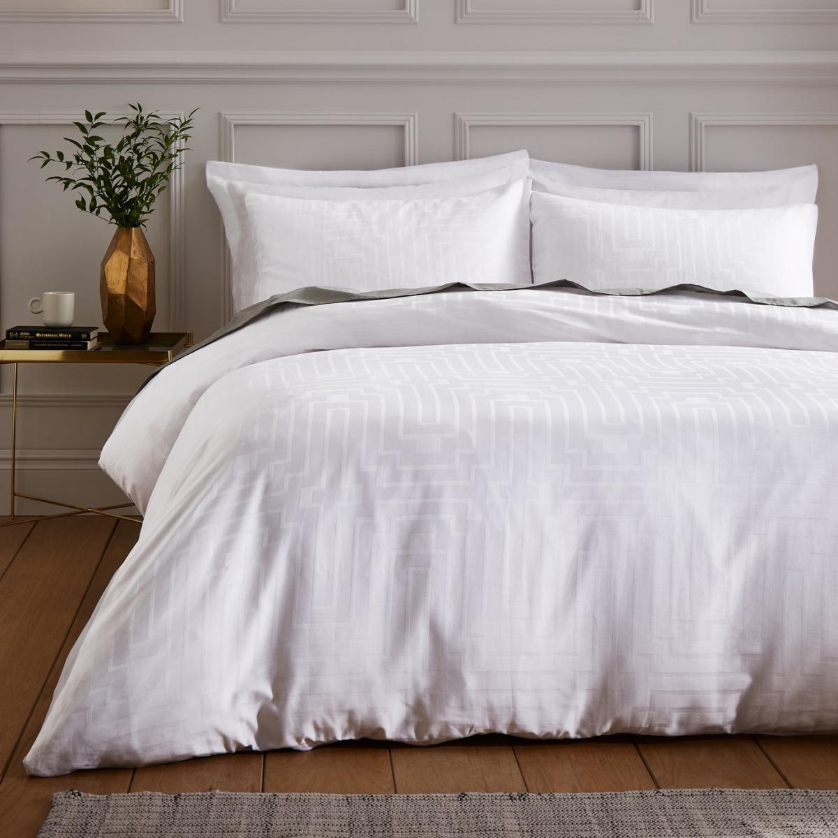 Bianca Cotton 180 TC Geometric White Bedding Set - Superking – image 1