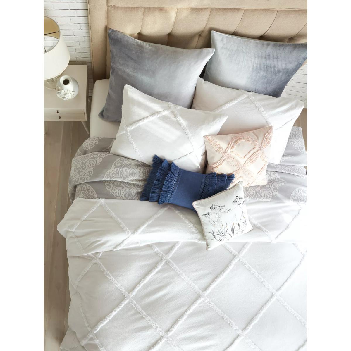 Peri Home Chenille Lattice Bedding – image 2