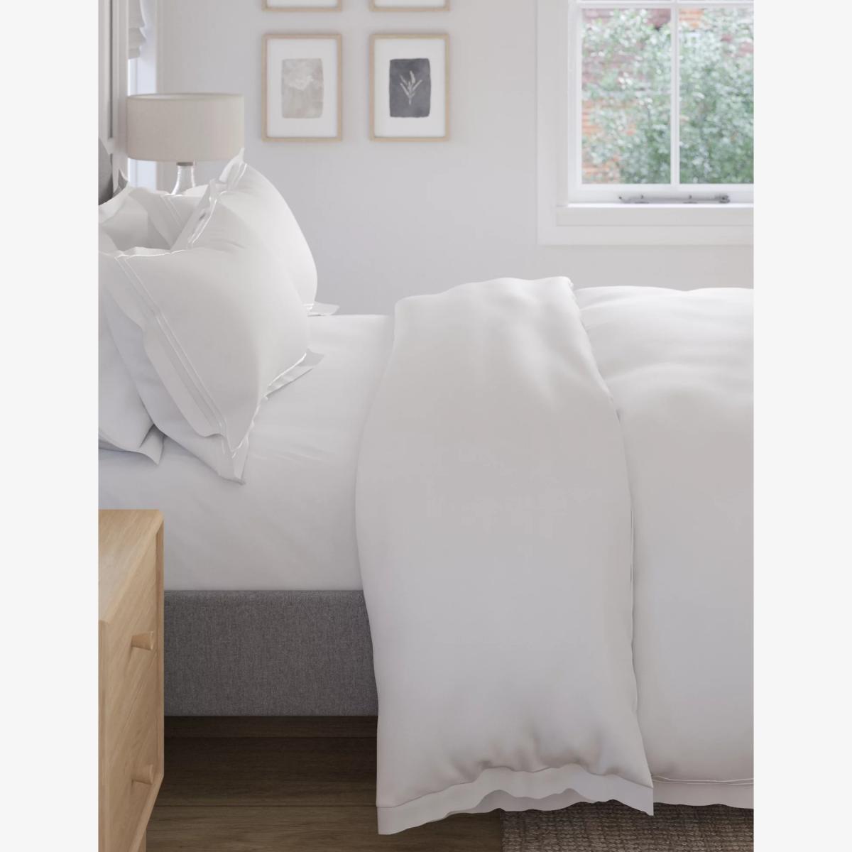 M&S 600 Thread Count Sateen Bedding Set - 6FT - White, White – image 1