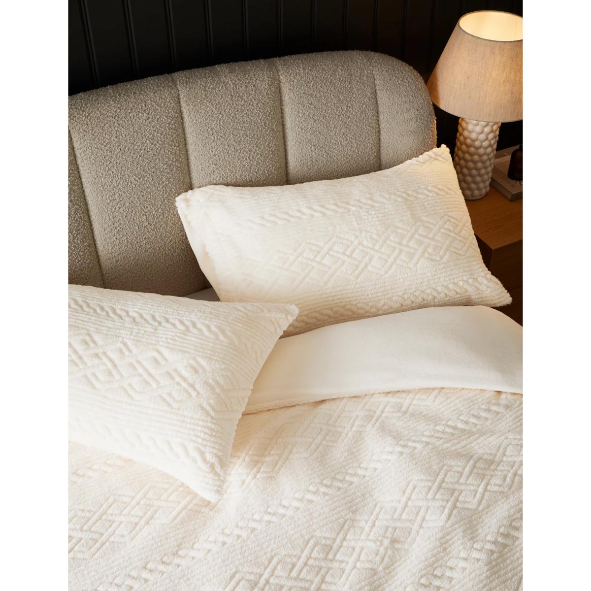 M&S Geometric Cable Knit Fleece Bedding Set - 6FT - Grey, Grey – image 3