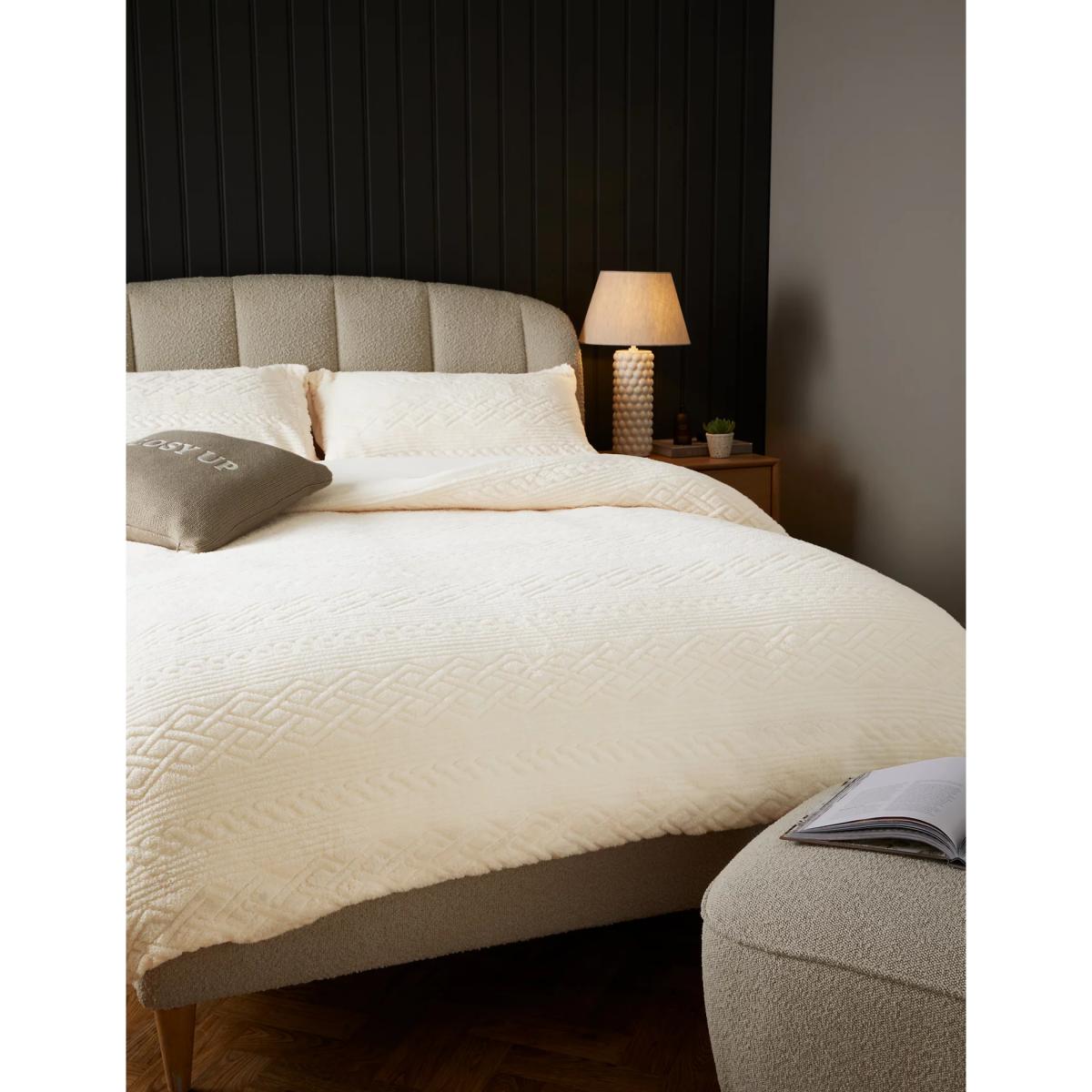 M&S Geometric Cable Knit Fleece Bedding Set - 6FT - Grey, Grey – image 4