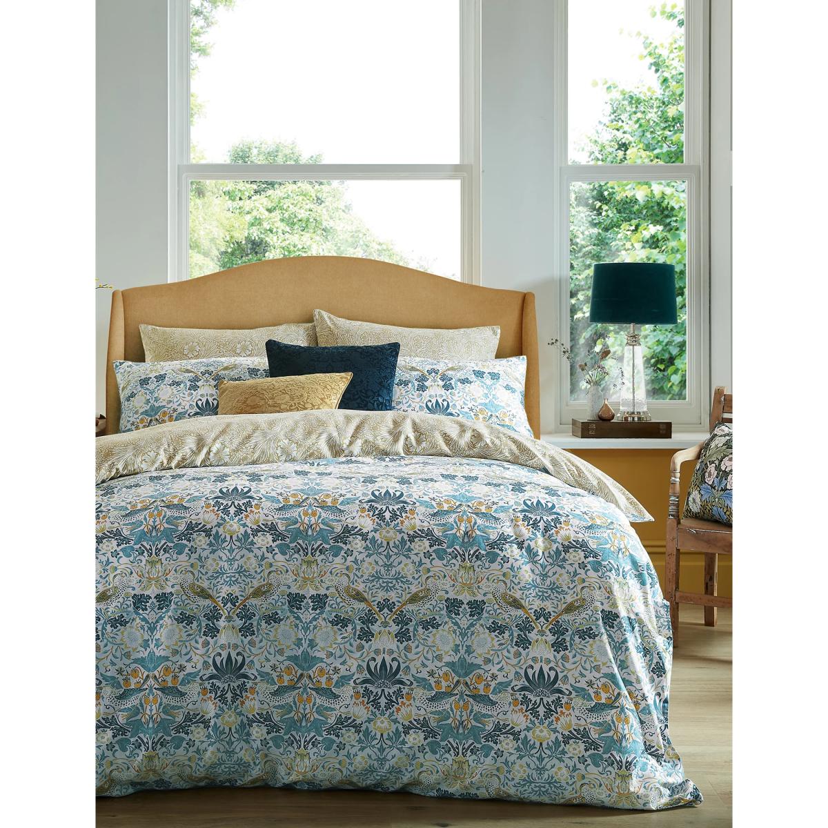William Morris At Home Pure Cotton Strawberry Thief Bedding Set - 6FT - Ochre, Ochre – image 3
