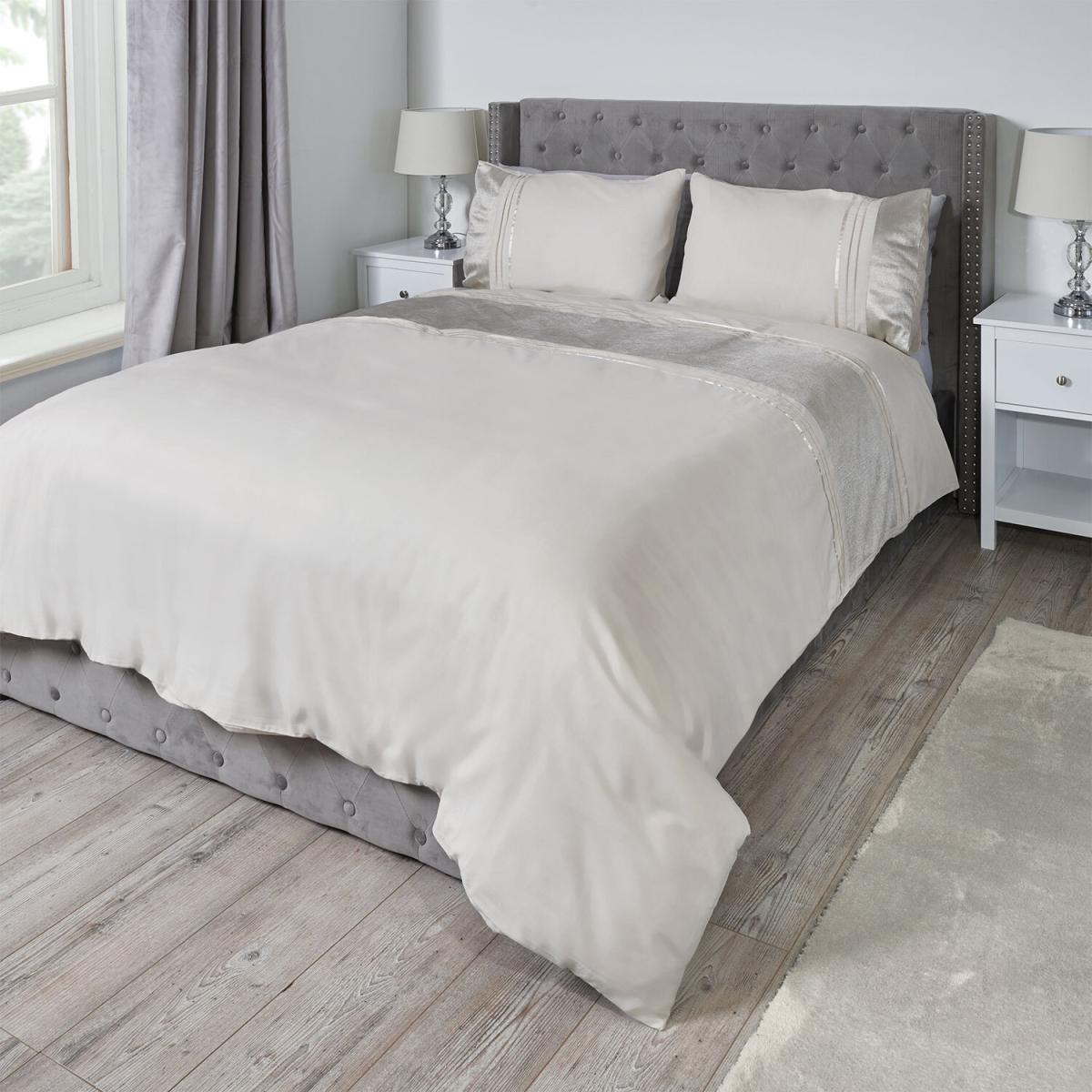 Metallic Velvet Panel Duvet Cover and Pillowcase Set - Gold / Superking – image 2