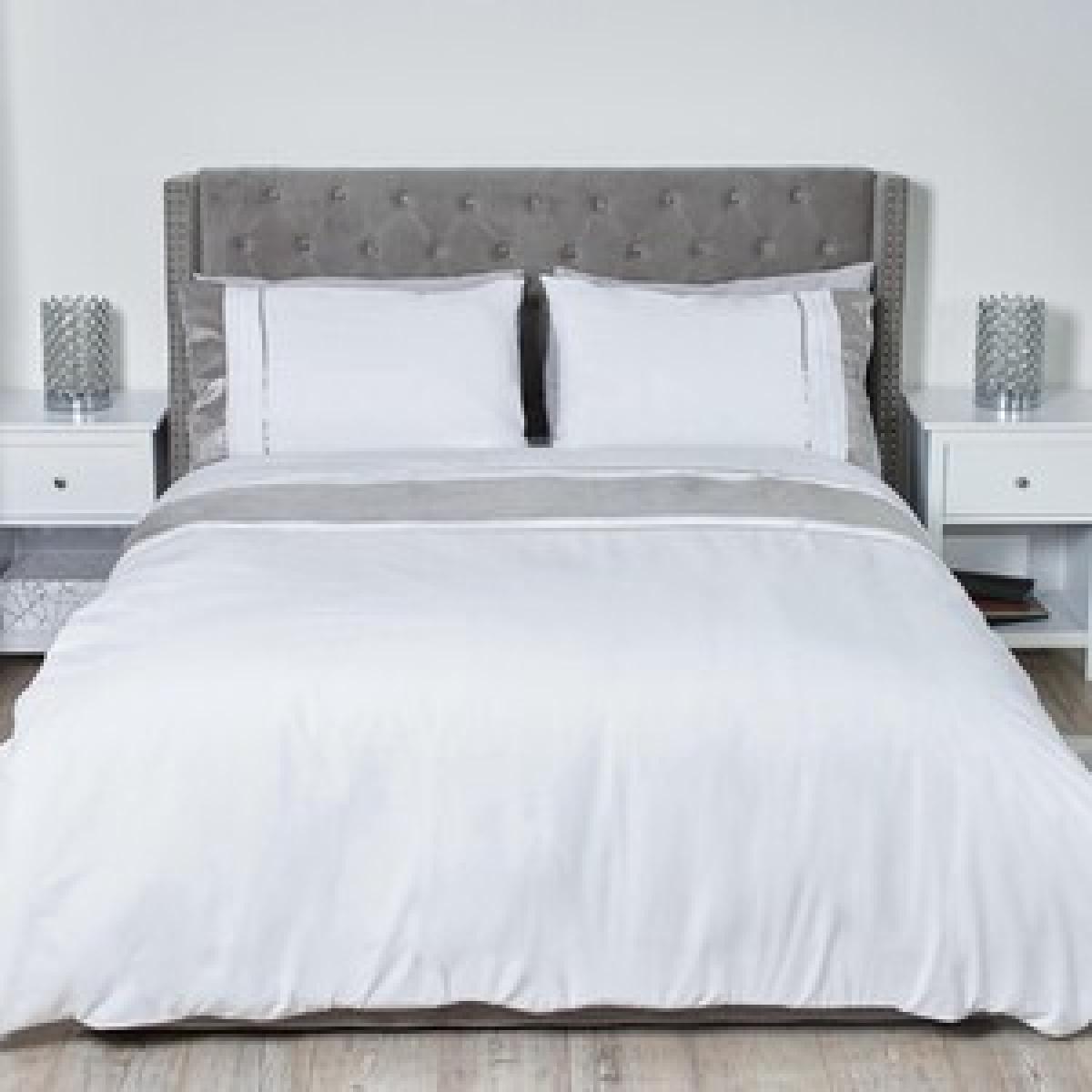 Metallic Velvet Panel Duvet Cover and Pillowcase Set - Gold / Superking – image 5