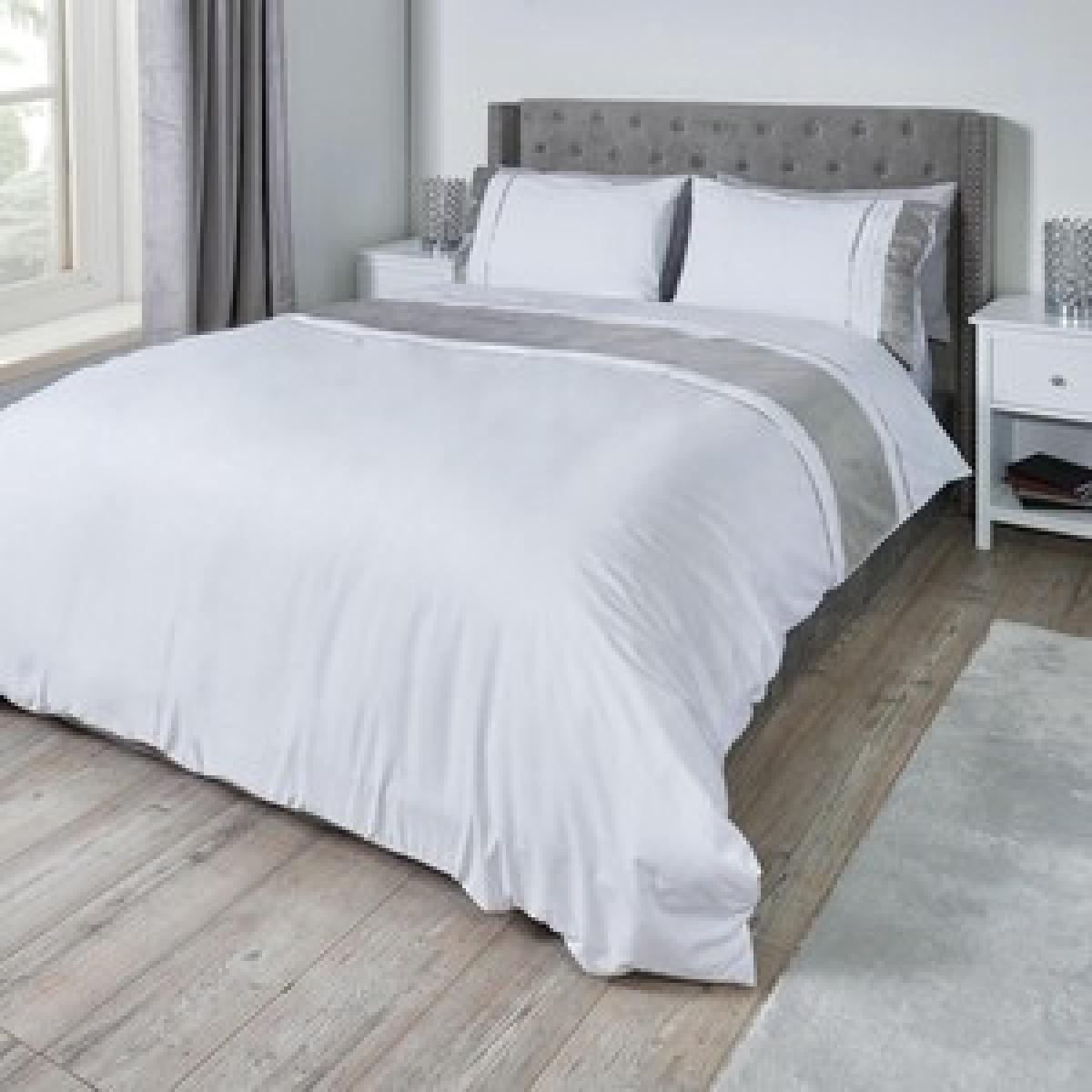 Metallic Velvet Panel Duvet Cover and Pillowcase Set - Gold / Superking – image 6