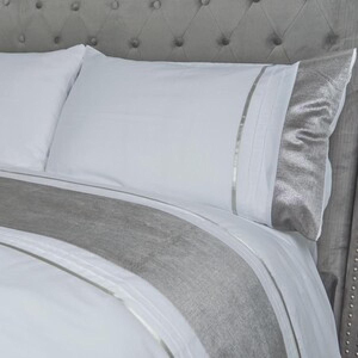 Metallic Velvet Panel Duvet Cover and Pillowcase Set - Gold / Superking – image 8