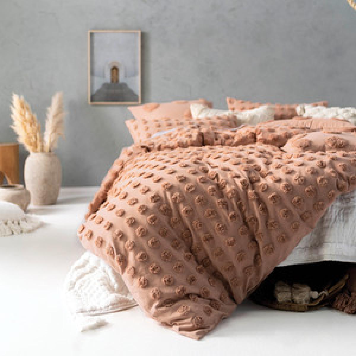 Tufted Polka Dot Duvet Cover Set - White / Superking – image 4