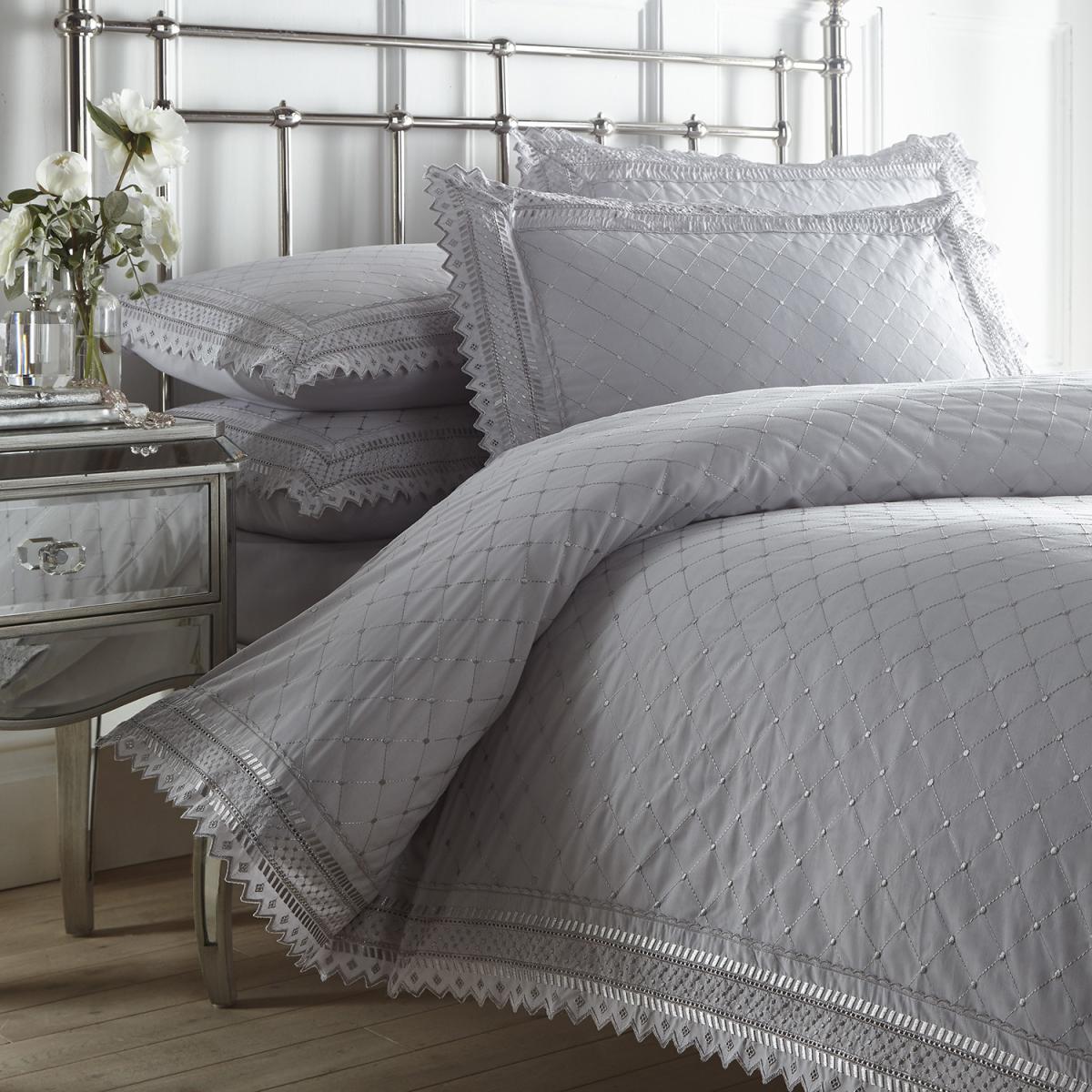 Balmoral Duvet Cover and Pillowcase Set - White / Super King – image 2