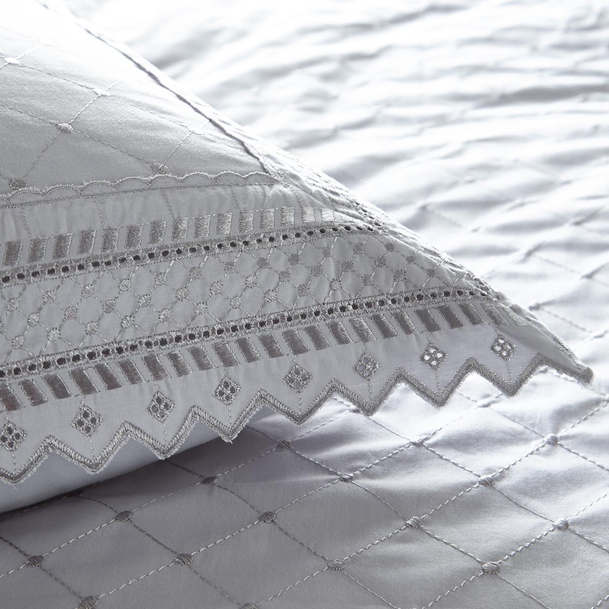 Balmoral Duvet Cover and Pillowcase Set - White / Super King – image 3