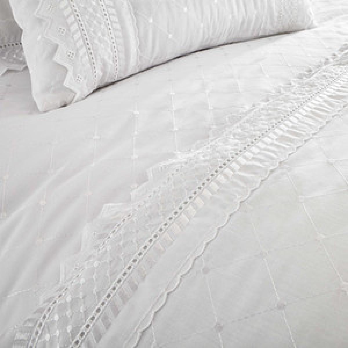 Balmoral Duvet Cover and Pillowcase Set - White / Super King – image 7