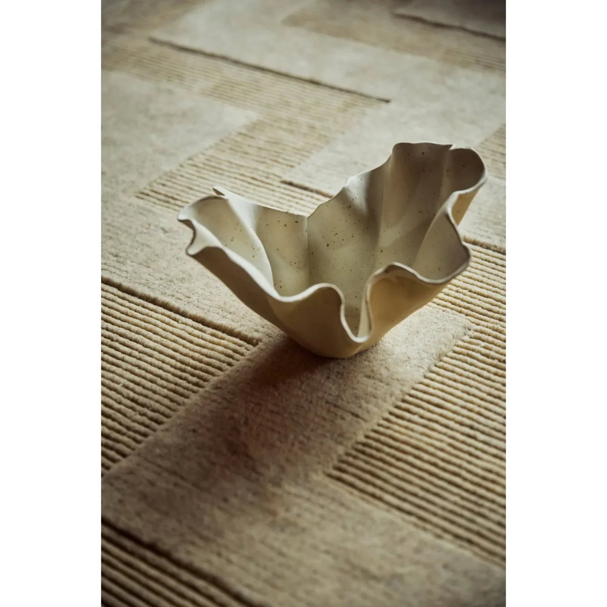 Tinted Amnell sculpture Beige 29x18 cm – image 2