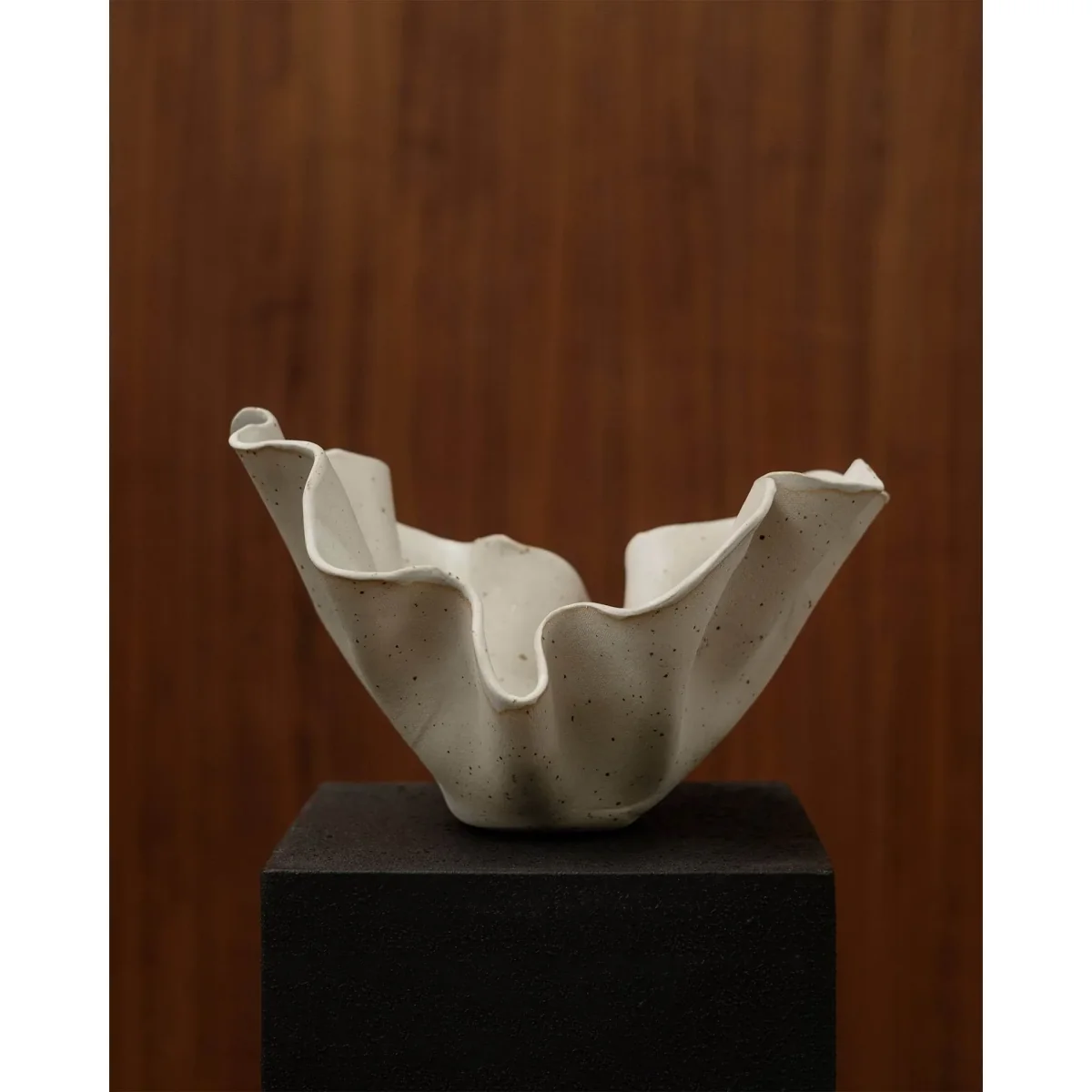 Tinted Amnell sculpture Beige 29x18 cm – image 3