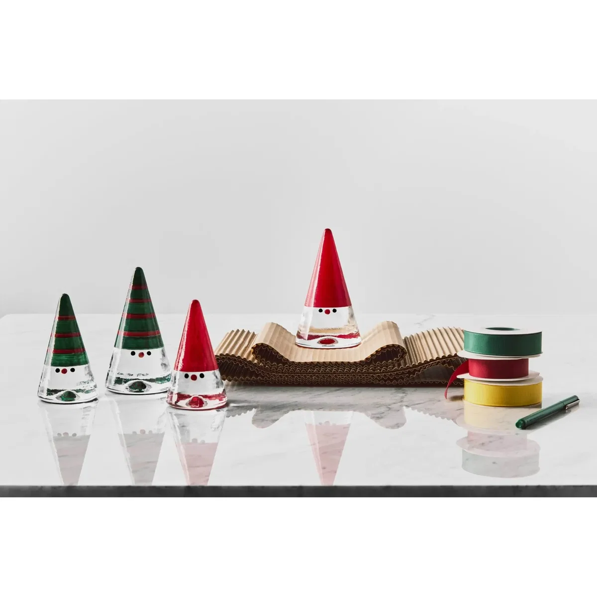 Kosta Boda Noel gnome Red 15 cm – image 2