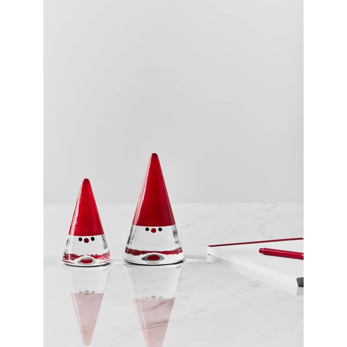 Kosta Boda Noel gnome Red 15 cm – image 3