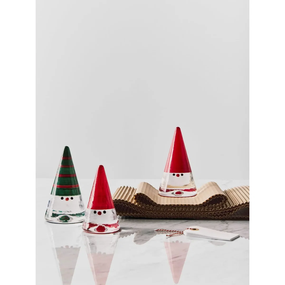 Kosta Boda Noel gnome Red 15 cm – image 4