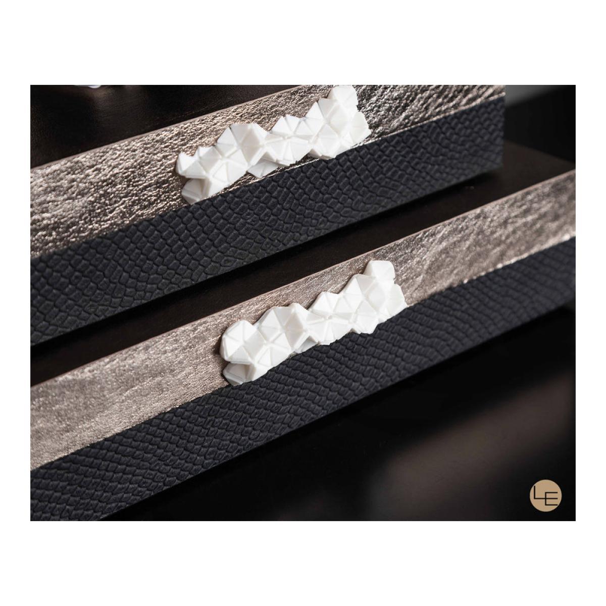 Liang & Eimil Torque Ornament – image 2