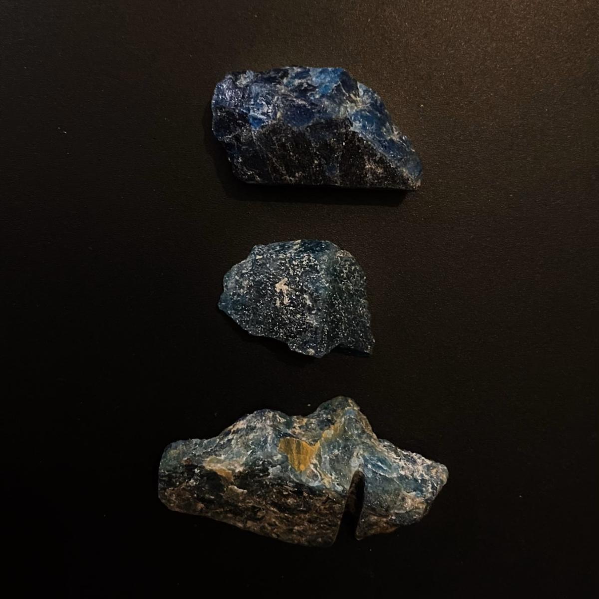 Blue Rough Apatite: Mind Clarity & Healing | One Size | Lemuria Store – image 2