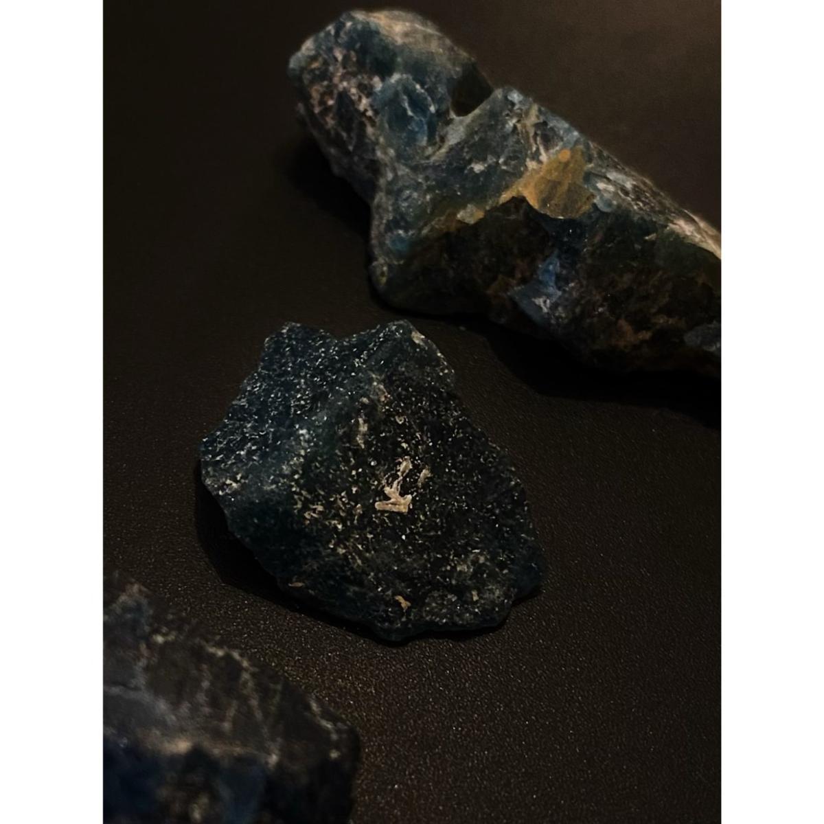 Blue Rough Apatite: Mind Clarity & Healing | One Size | Lemuria Store – image 3