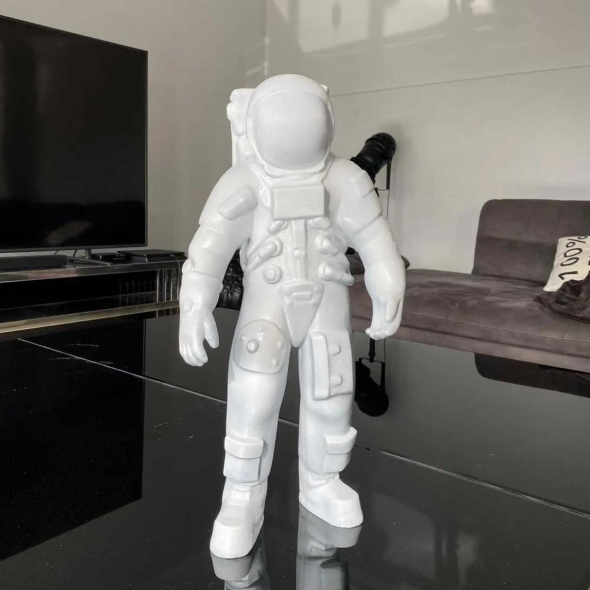 White Astronout | Artchi – image 5
