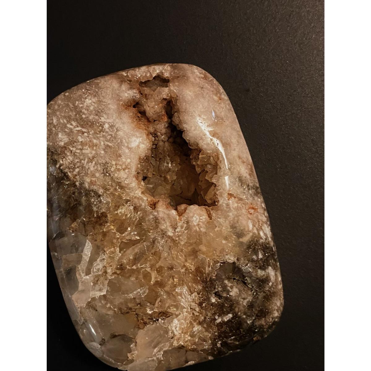 Neutrals Pink Amethyst Palm Stone | One Size | Lemuria Store – image 3