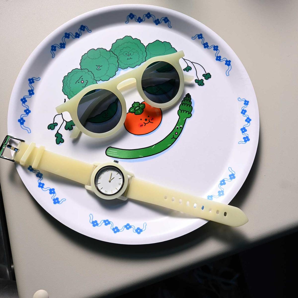 Green / White Food Face Asparagus Catch-All Tray | Natali Koromoto – image 6