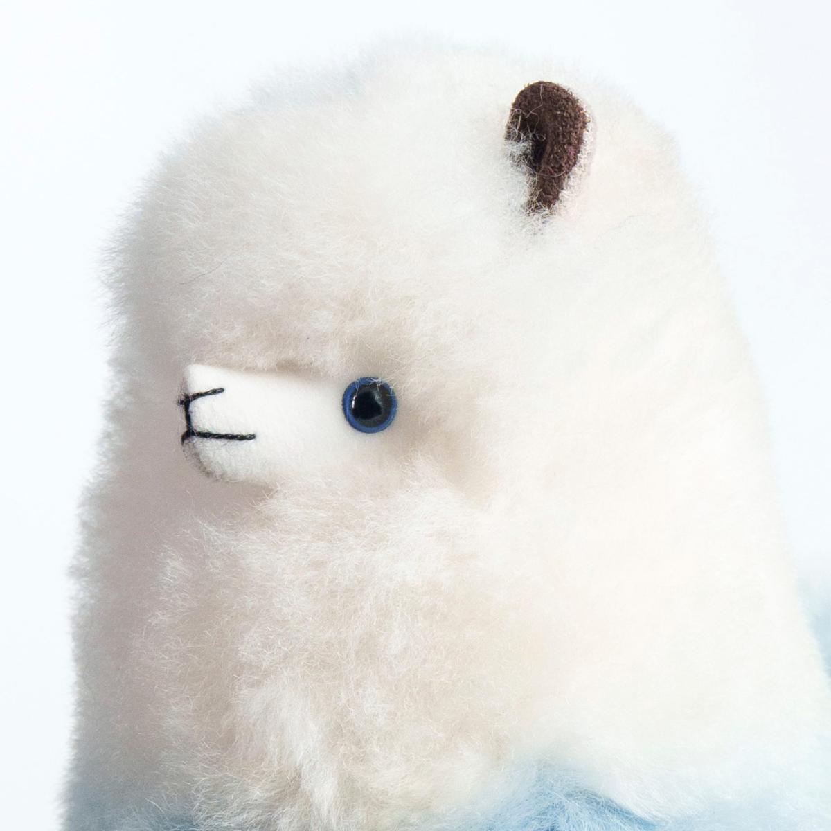White / Gold / Brown Fluffy Premium Baby Alpaca Toys And Display Pair | Venture Latin – image 4