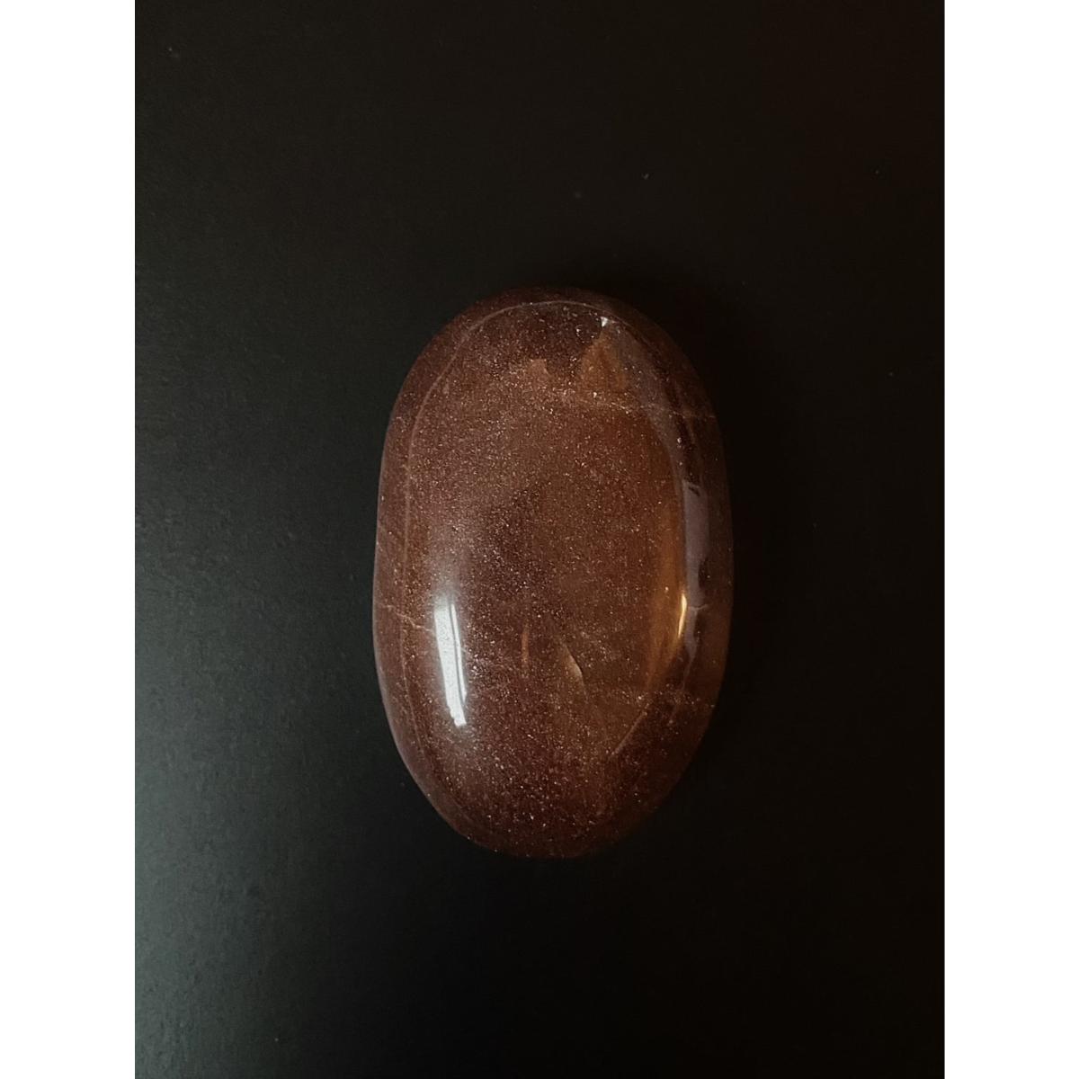 Brown Guava Quartz Palm Stone | One Size | Lemuria Store – image 2