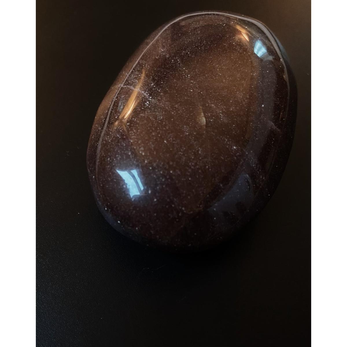 Brown Guava Quartz Palm Stone | One Size | Lemuria Store – image 3