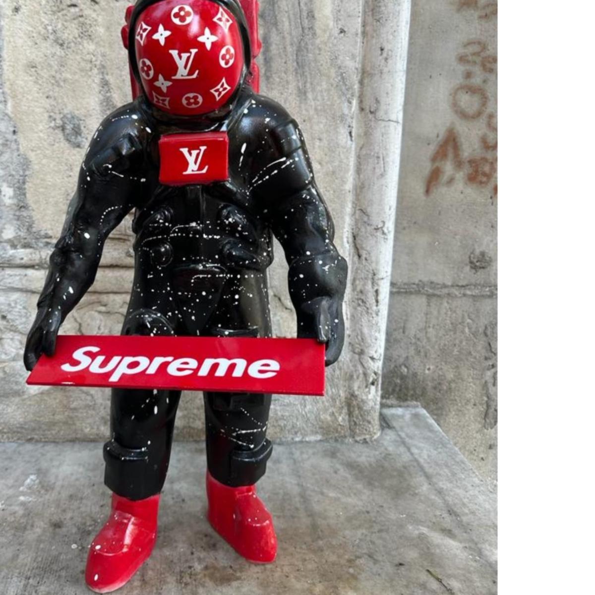 Supreme Voyager Sculpture - Red Colour | Artchi – image 3
