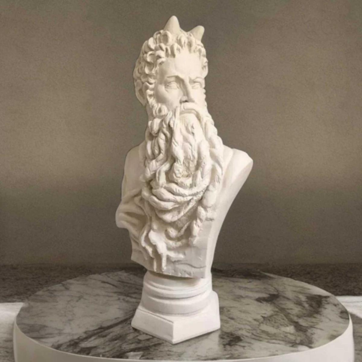 White Moses Sculpture | Artchi – image 3