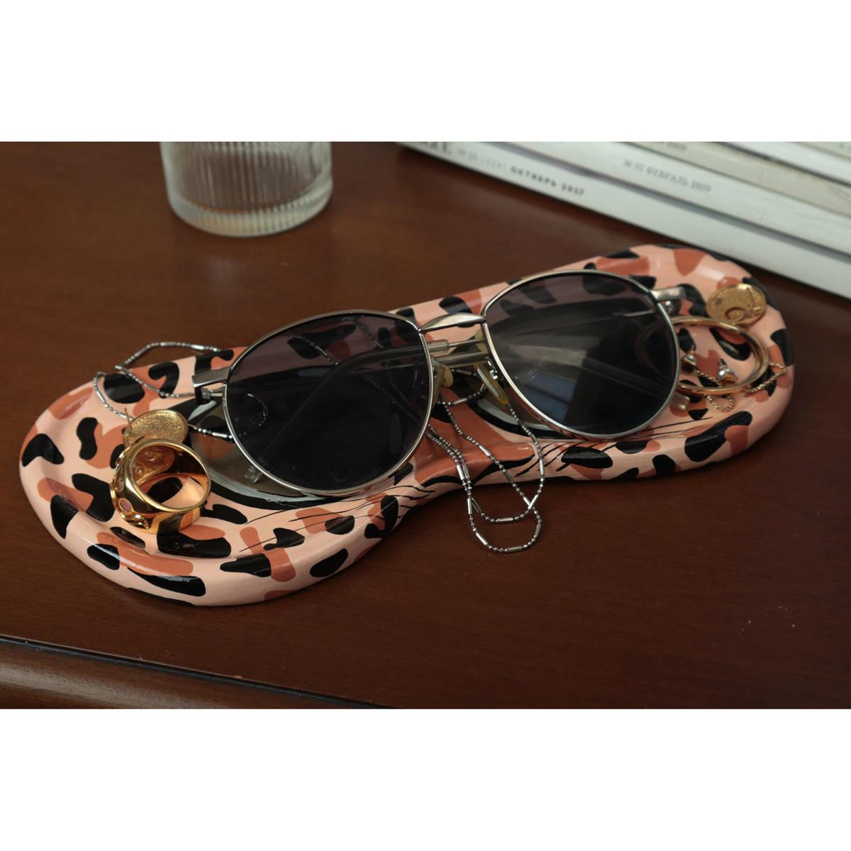Brown Tiger Modelling Clay Jewelry And Sunglasses Tray - Mocha Mousse | One Size | 2Kstyle – image 3