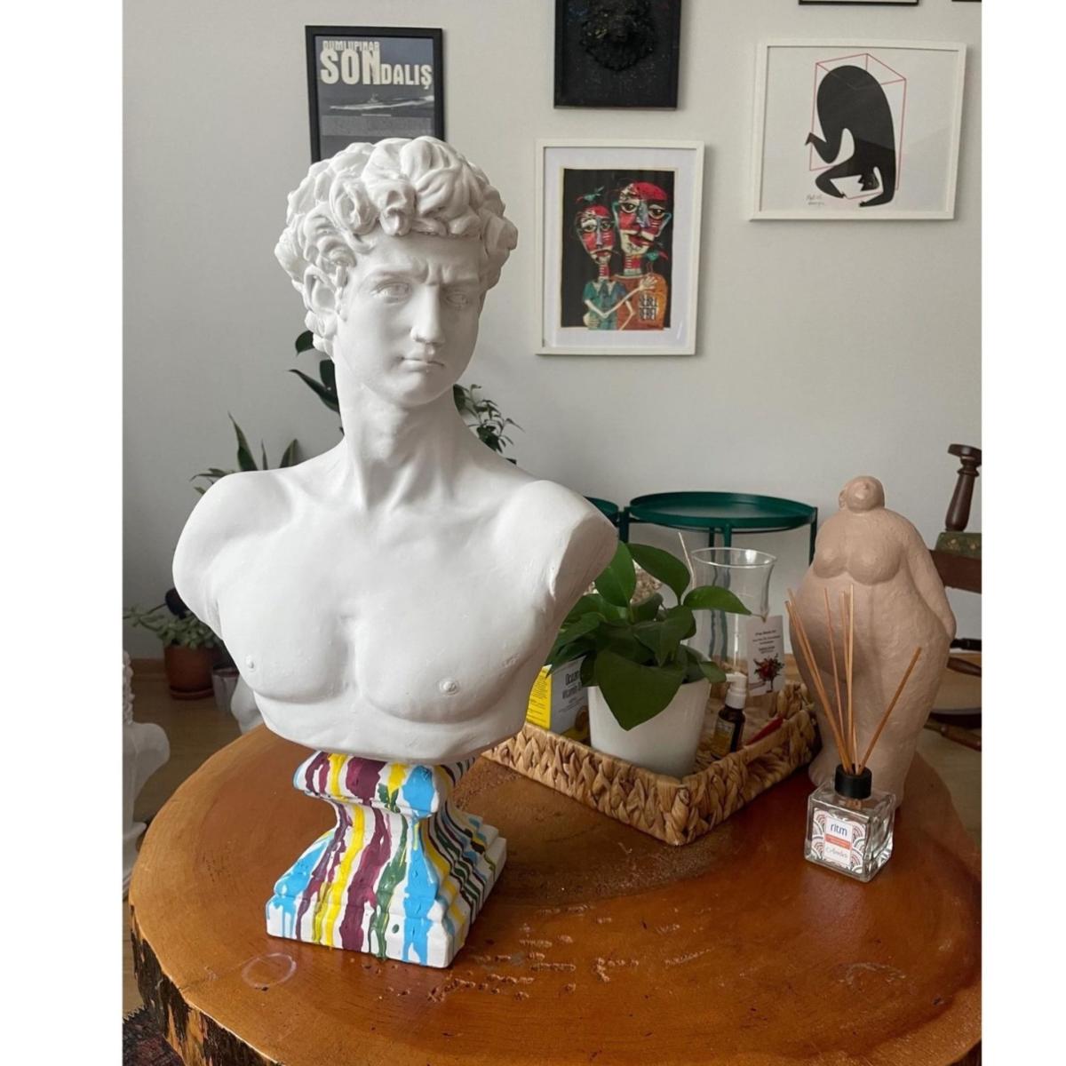 Vivid David Sculpture - Multicolour | Artchi – image 2