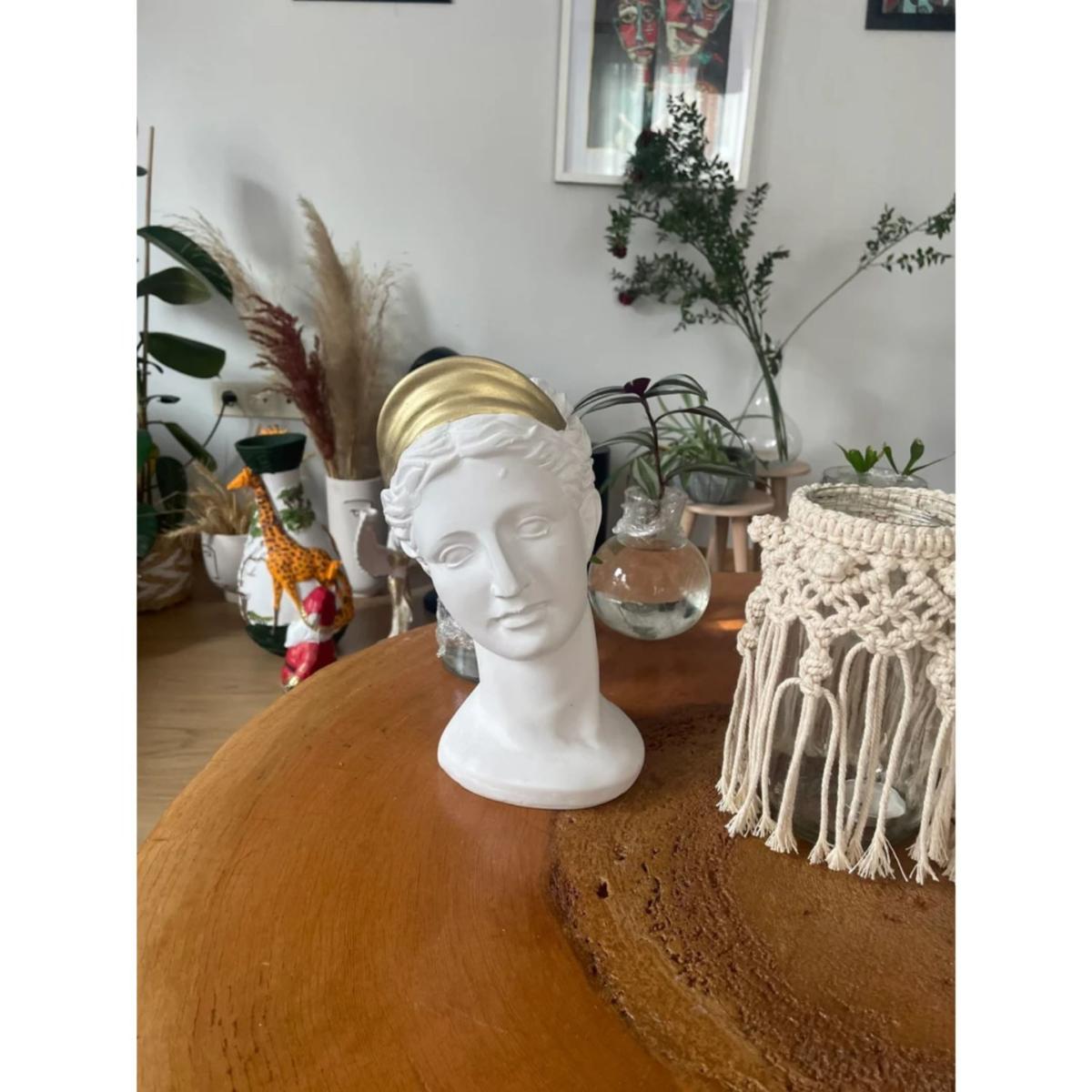 White / Gold Diana Design Sculpture Artchi – image 3