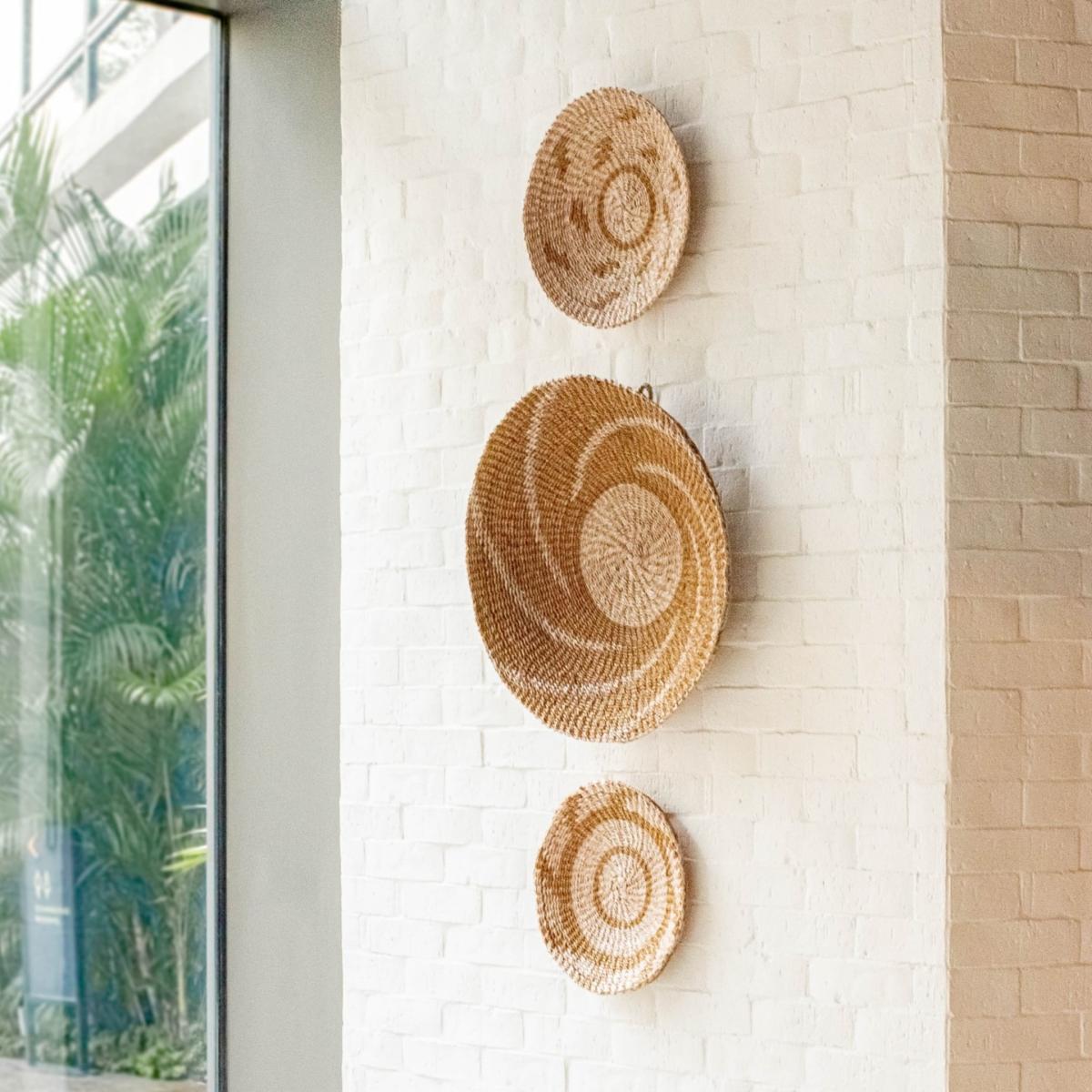 Brown / Neutrals Medium Natural & Brown Wall Baskets Likhâ – image 4