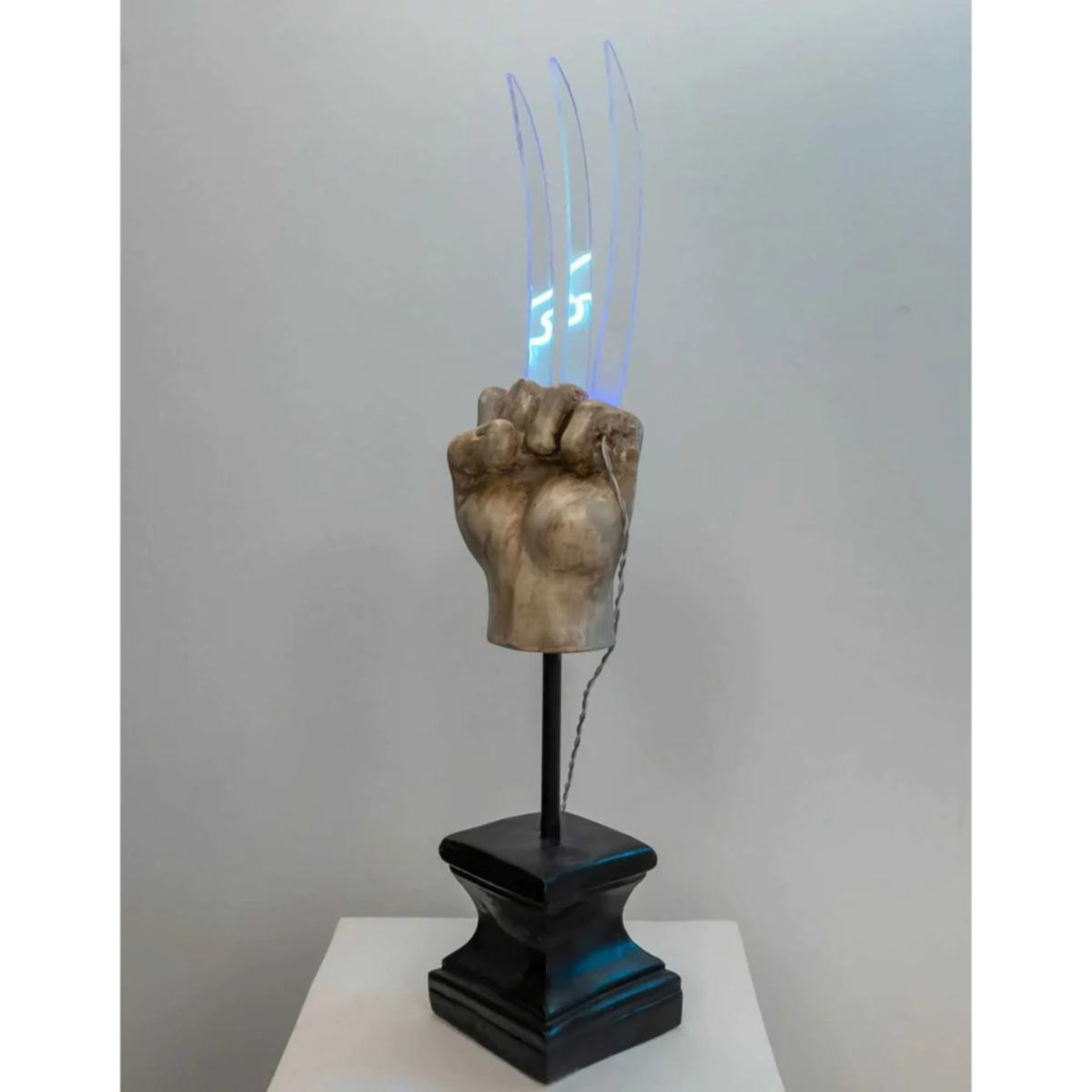 Wolverine Neon Hand Artchi – image 4