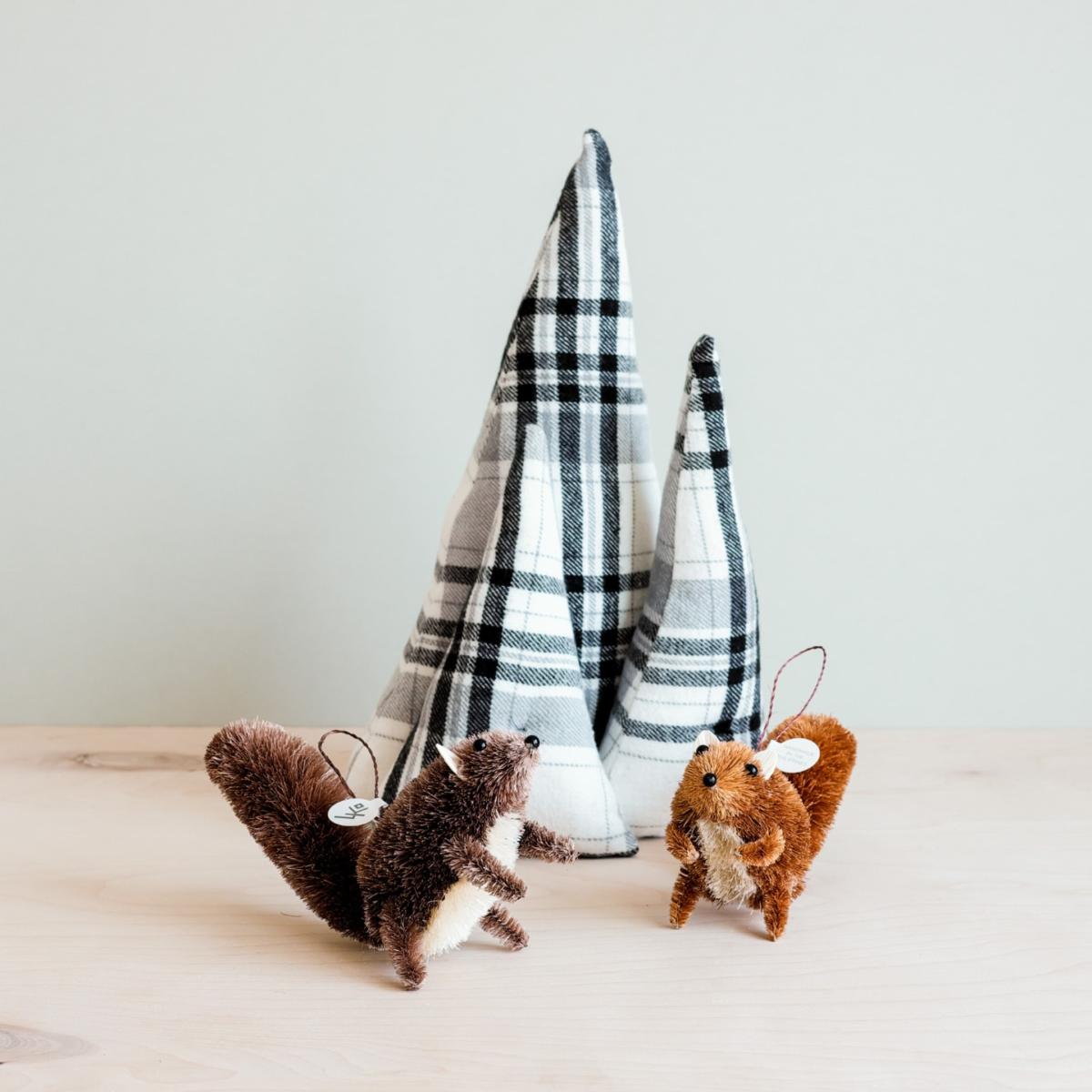 Set Of Three Squirrel Ornament, Mahogany - Brown Likhâ – image 5