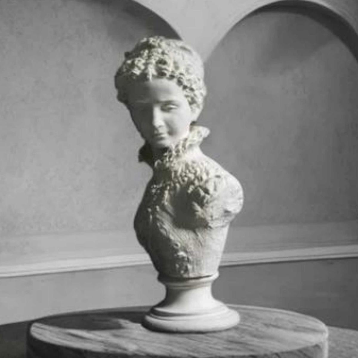 White Royal Beauty Bust | Artchi – image 2
