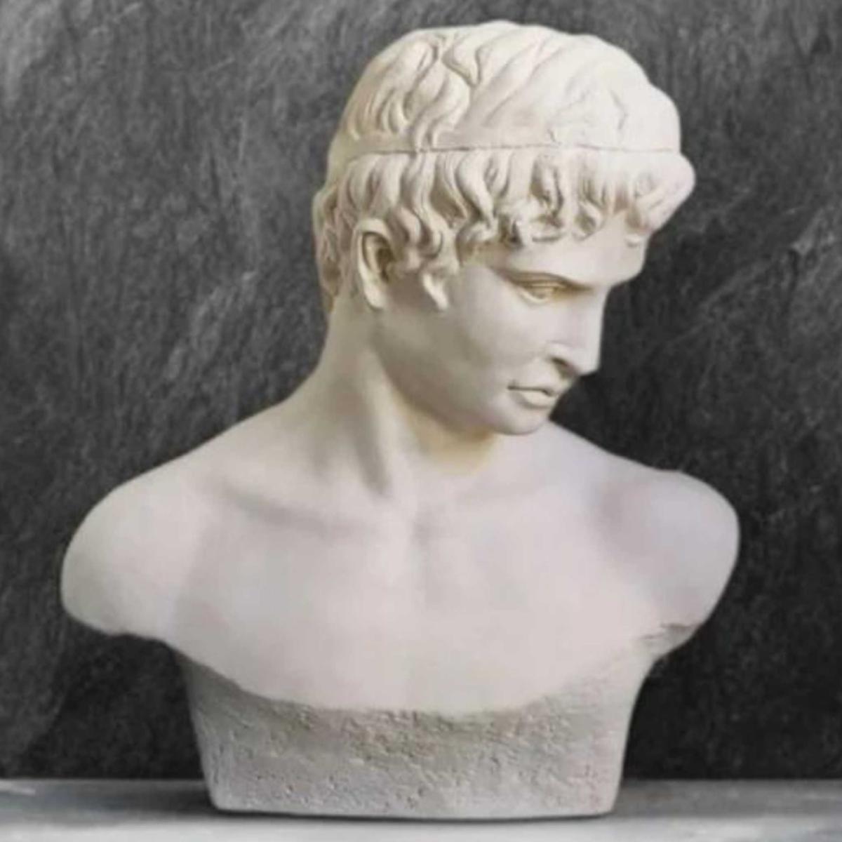 White Titus Pomponius Atticus Bust | Artchi – image 2