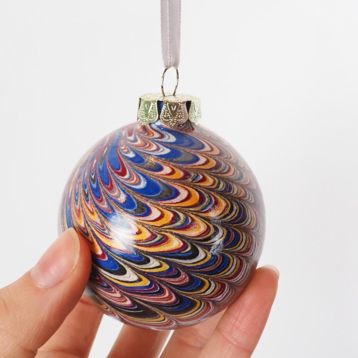 White / Red / Black Medium Kilim Marbled Bauble Wildmore – image 3