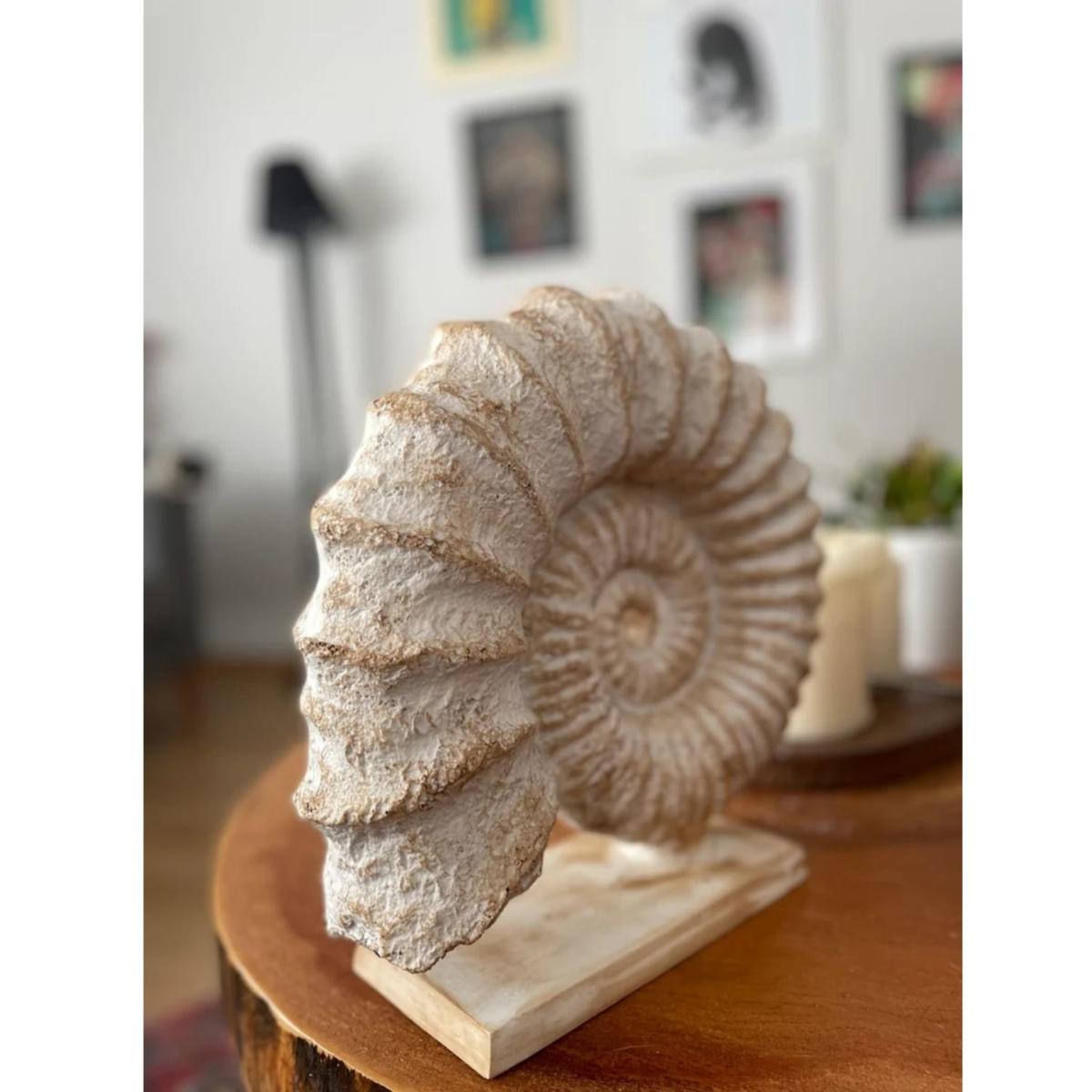 White Shell Design Sculpture Artchi – image 3
