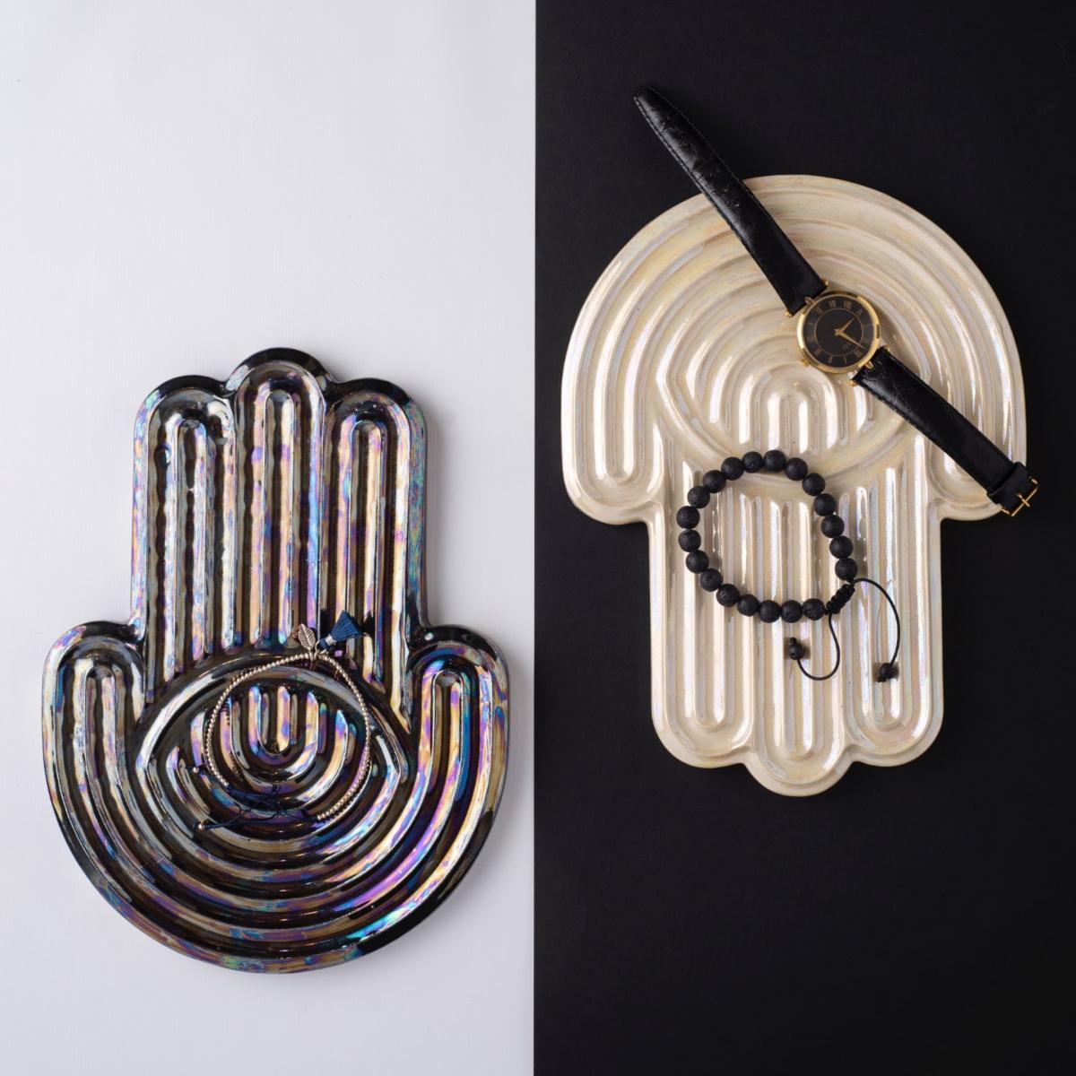 Hamsa Fatima Hand Glazed High Temperature Ceramic Tray - White . Bruci Editora De Diseño – image 4