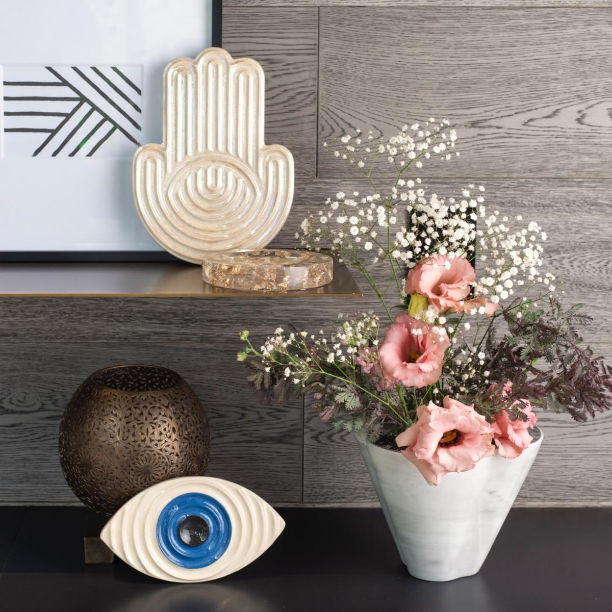 Hamsa Fatima Hand Glazed High Temperature Ceramic Tray - White . Bruci Editora De Diseño – image 5