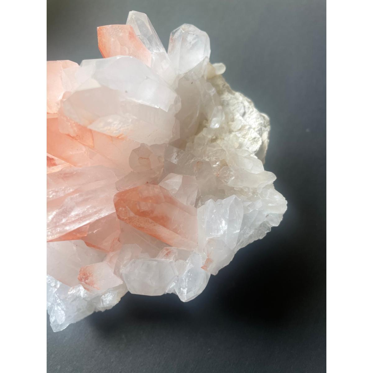 Neutrals Pink Lemurian Cluster | One Size | Lemuria Store – image 3