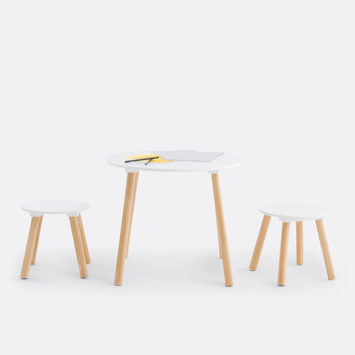 Jimi Child's Table & 2 Stools – image 4