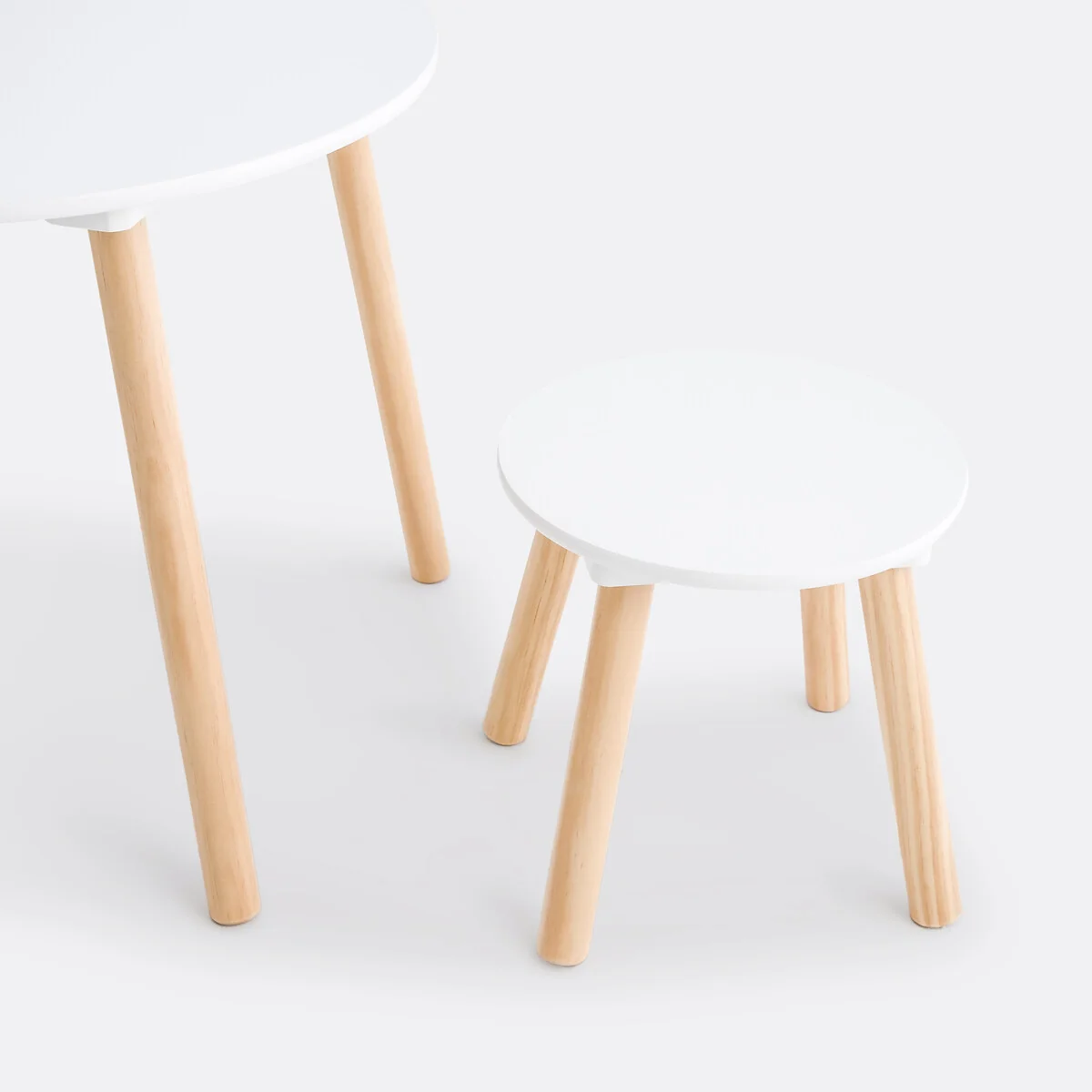 Jimi Child's Table & 2 Stools – image 6