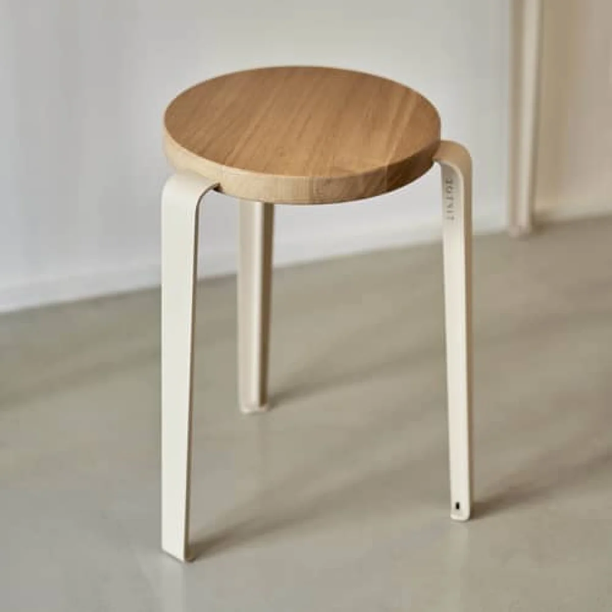 Lou by Heju Stackable stool metal beige / H 45 cm - Eco-certified Oak - TIPTOE – image 2