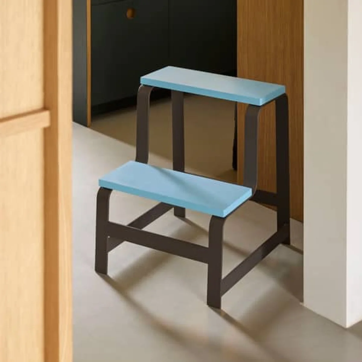 Step Moveable step wood blue - HÜBSCH – image 3