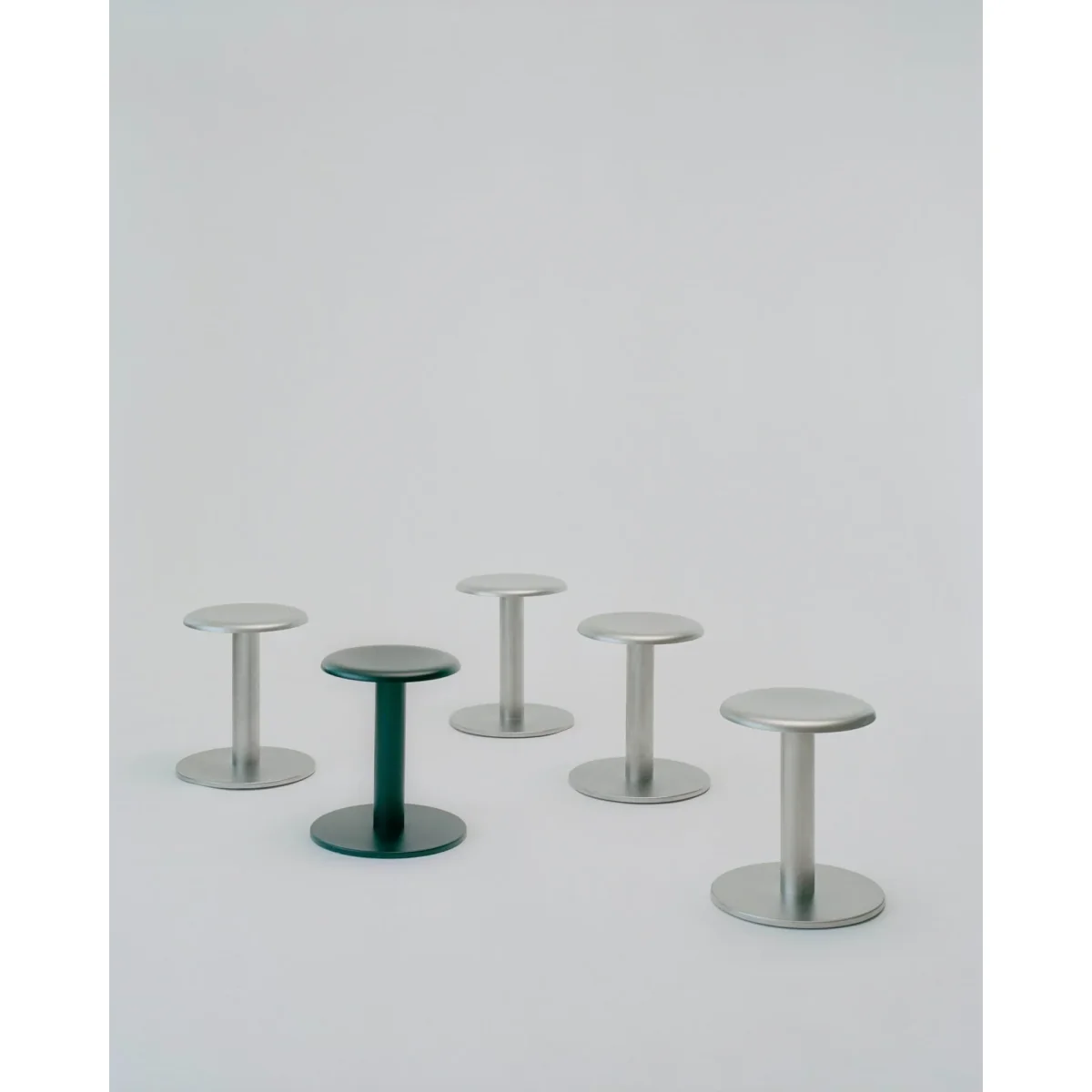 New Works Coupe round stool Black Ø40x46 cm – image 2