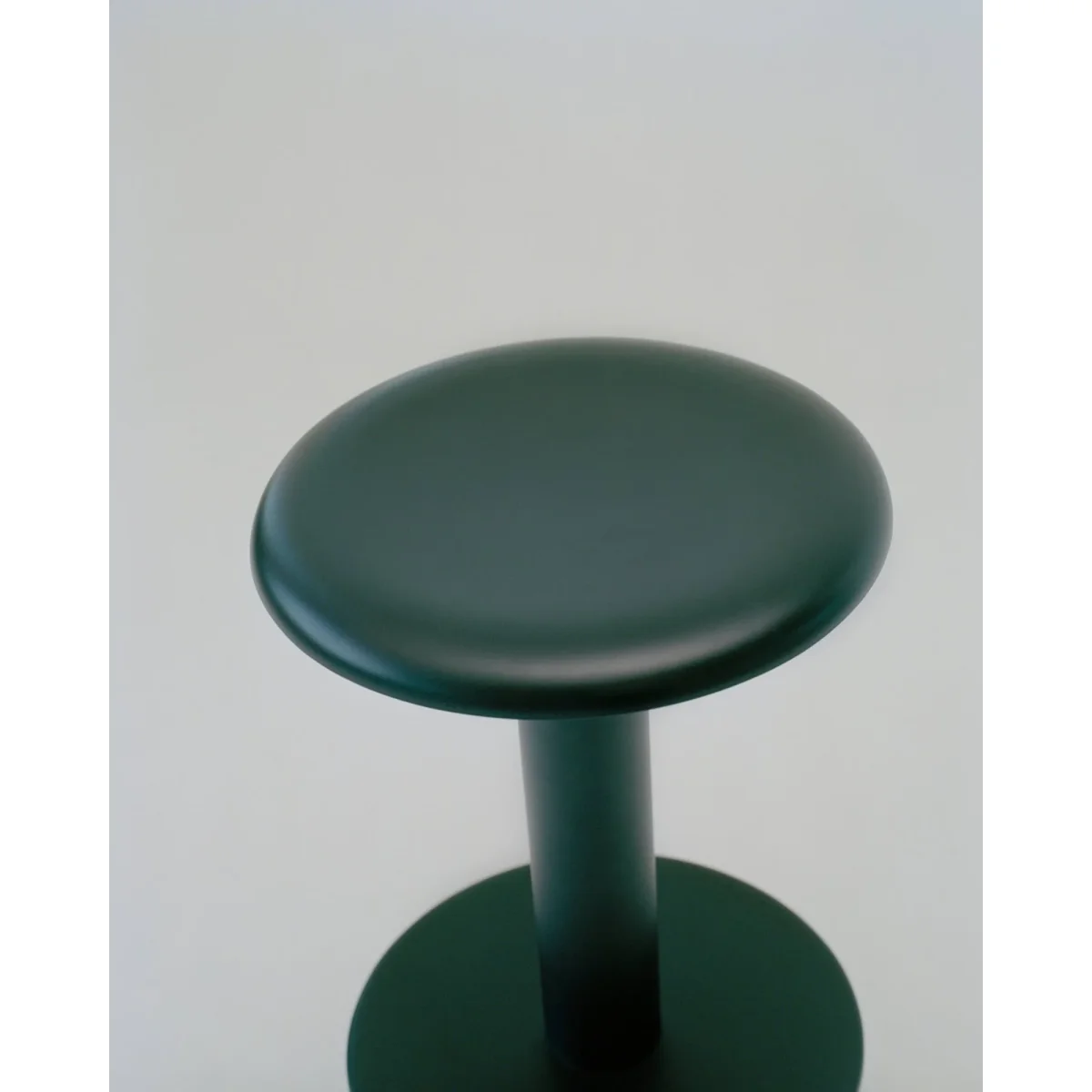 New Works Coupe round stool Black Ø40x46 cm – image 3