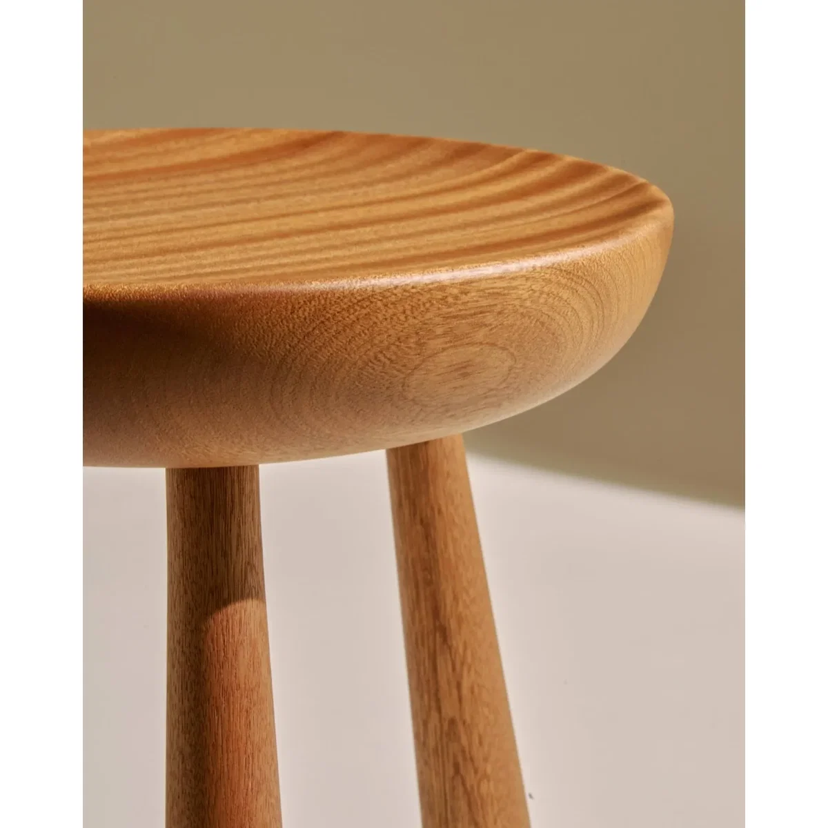 GUBI Totto stool Lacquered sapele Ø31x32.6 cm – image 2